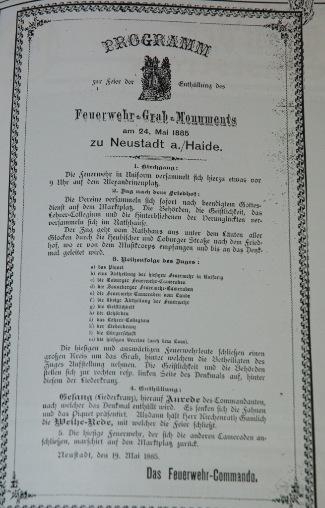 Die prunkvolle Einladung zur Einweihung des Feuerwehr-Grab-Monumentes zeigt die Bedeutung die dieser Veranstaltung und auch dem Denkmal begemesser wurde