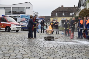 Bgmin Protzmann mit Feuerlöscher