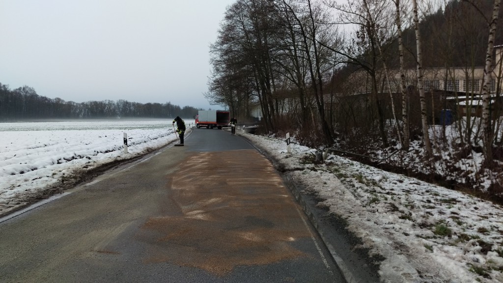 Ölspur nach Verkehrsunfall