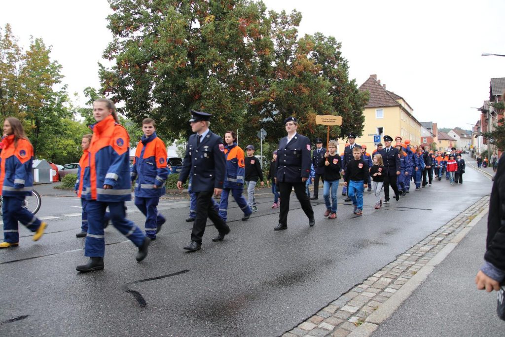 Sternmarsch der Jugend- und Frauenfeuerwehren des Landkreises Coburg