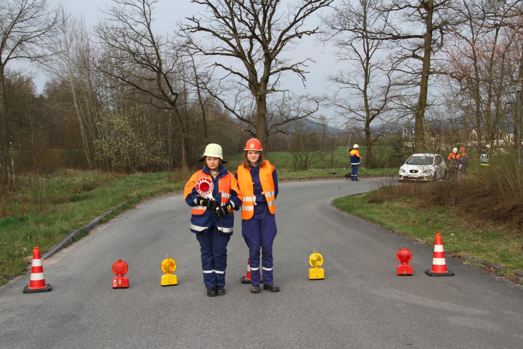 BF Wochenende Beseitigung einer Ölspur (2)