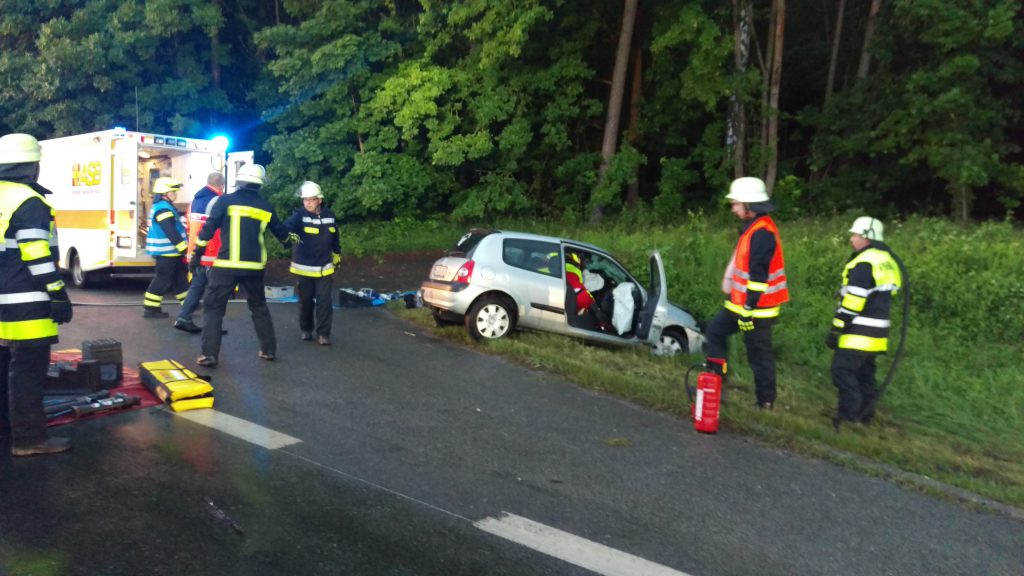 Verkehrsunfall mit eingeklemmter Person B4 Abfahrt Haarbrücken (1)