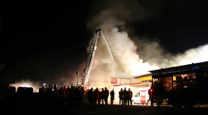 Einsatz der UG bei Lagerhallenbrand in Kaltenbrunn
