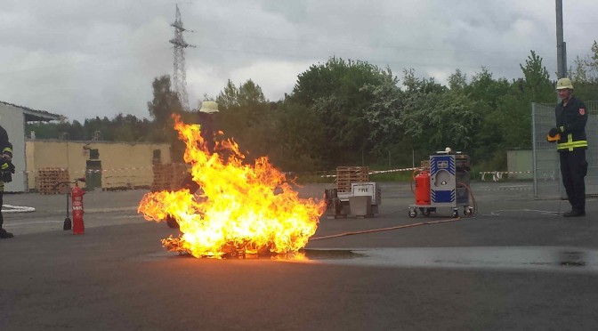 Feuerlöschertraining am 09.05.14