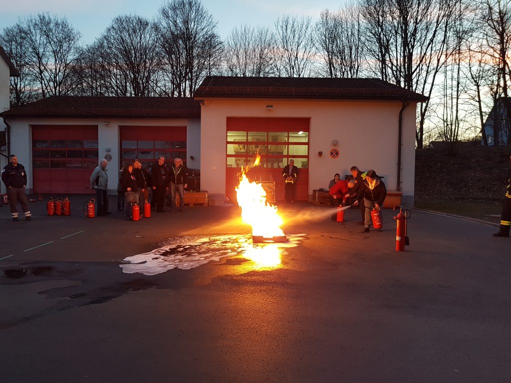 Feuerlöscherunterweisung BRK-Bereitschaft Neustadt