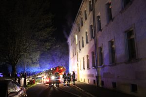 Wohnungsbrand Person in Gefahr Dörfles-Esbach