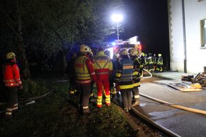 Wohnungsbrand Person in Gefahr Dörfles-Esbach