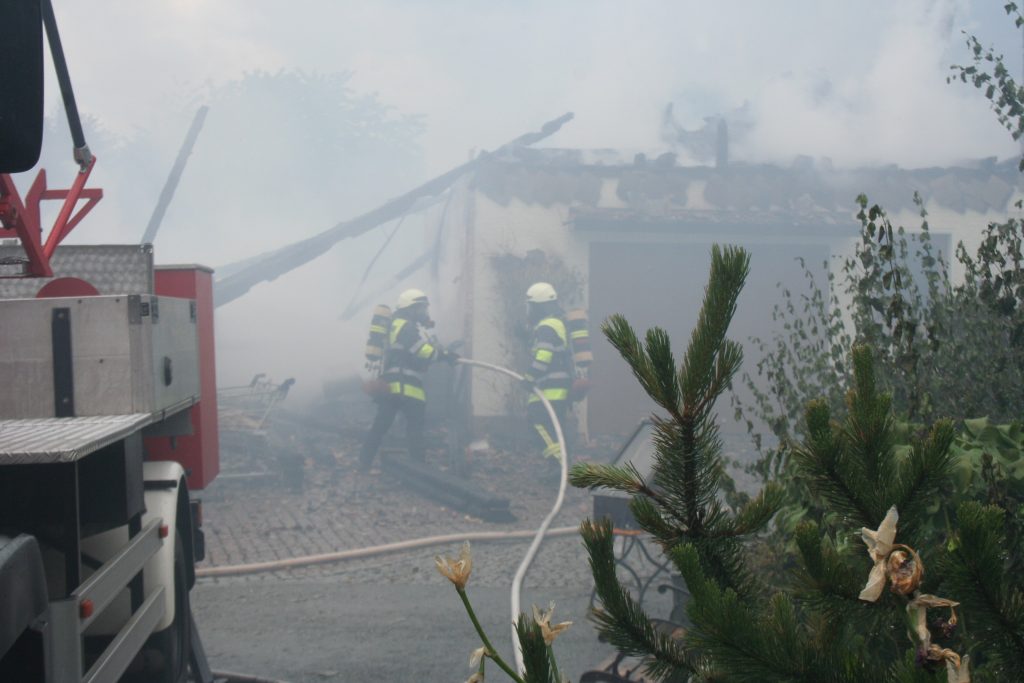 Brand mehrerer Scheunen in Effelder 16.06.17