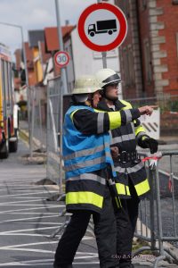 Einweisung der Drehleiterbesatzung