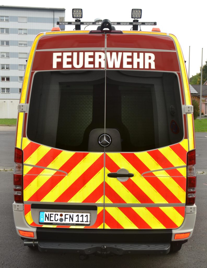 Heckansicht Mehrzweckfahrzeug der FF Neustadt